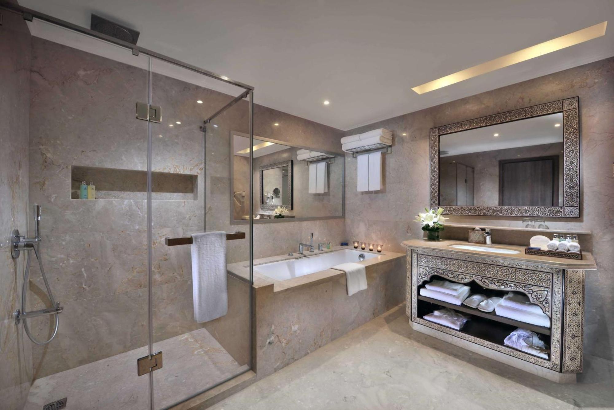 Hotel Steigenberger Alcazar Sharm el Sheikh Esterno foto A modern bathroom